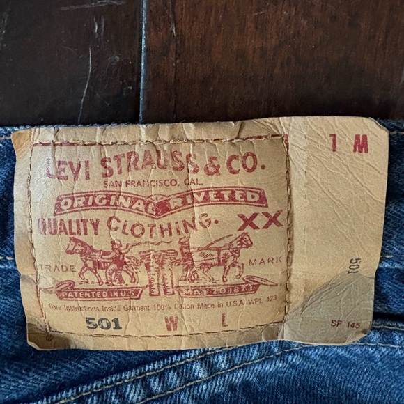 Vintage Women’s 501 Levi's Straight Leg Dark Wash Jeans - Made in USA - Picture 3 of 11